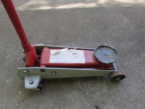 HYDRAULIC FLOOR JACK