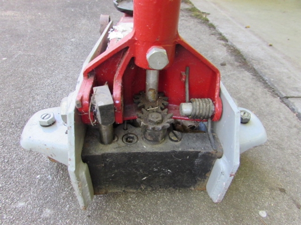 HYDRAULIC FLOOR JACK