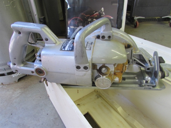 6.5 SUPER DUTY SKIL SAW W/ BLADES & STORAGE CHEST