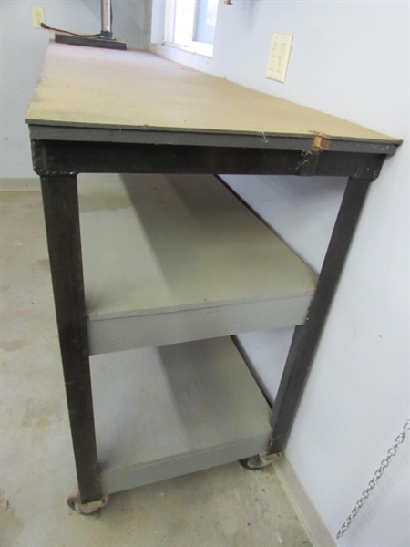 8' HEAVY DUTY WORKBENCH ON CASTORS