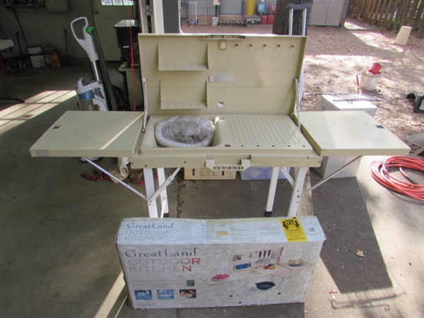 OUTDOOR KITCHEN/CAMPING SINK & FOLDING TABLE