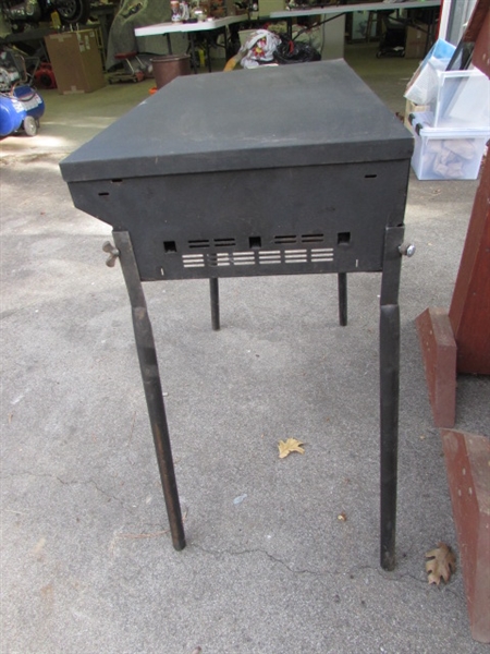 CAMP CHEF PROPANE STOVE ON STAND