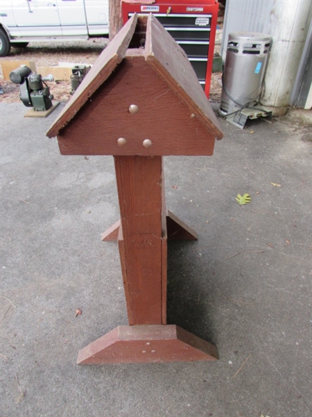 WOODEN SADDLE RACK