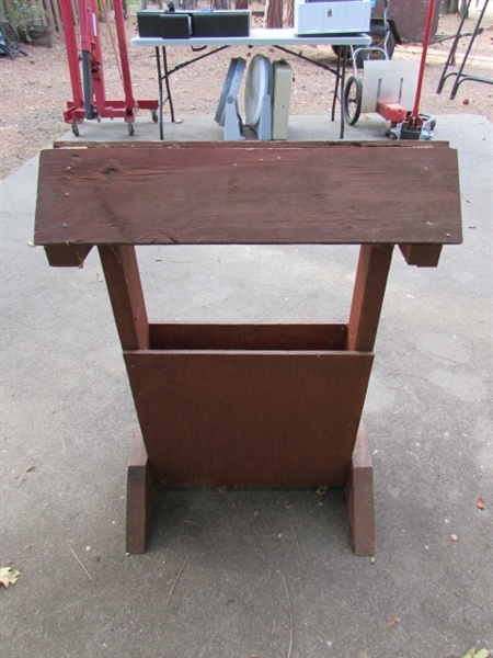 WOODEN SADDLE RACK