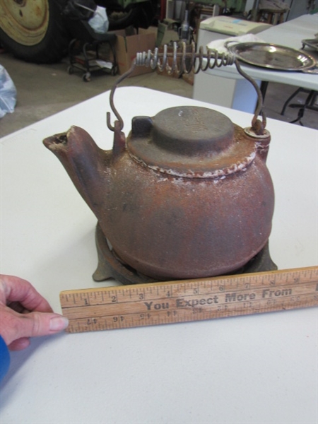 VINTAGE WAGNER WARE CAST IRON TEA KETTLE & TRIVET