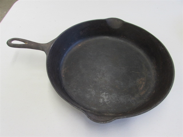 11 GRISWOLD CAST IRON SKILLET