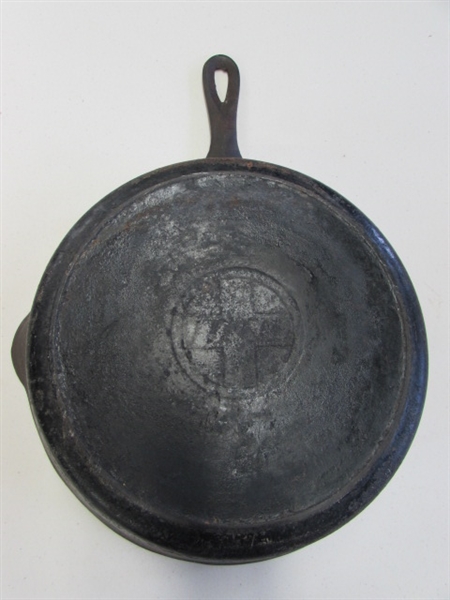 11 GRISWOLD CAST IRON SKILLET