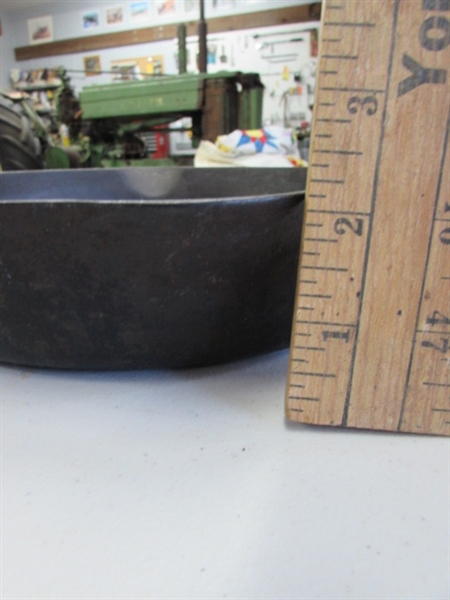 11 GRISWOLD CAST IRON SKILLET