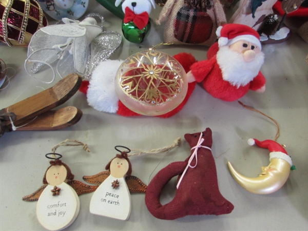 CHRISTMAS ORNAMENTS & DECOR