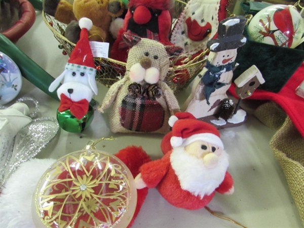 CHRISTMAS ORNAMENTS & DECOR