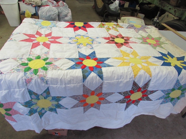 VINTAGE/ANTIQUE STAR DAHLIA CUTTER QUILT