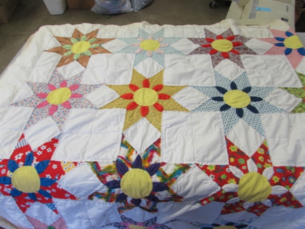 VINTAGE/ANTIQUE STAR DAHLIA CUTTER QUILT