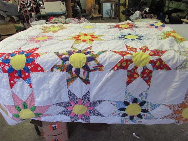 VINTAGE/ANTIQUE STAR DAHLIA CUTTER QUILT