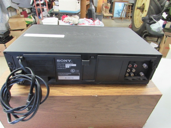 SONY VCR & VHS STORAGE W/COUNTRY DANCING VIDEOS