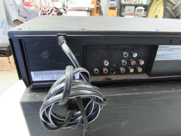 MAGNAVOX VCR/DVD PLAYER COMBO W/VHS STORAGE