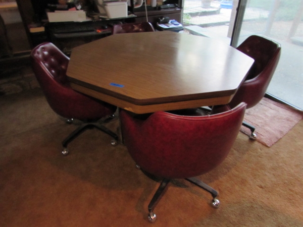 GAMING TABLE W/CHAIRS