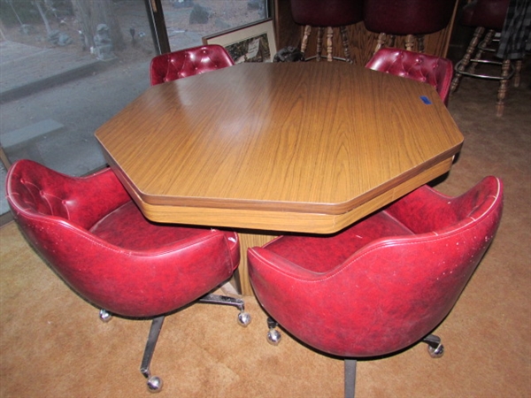 GAMING TABLE W/CHAIRS