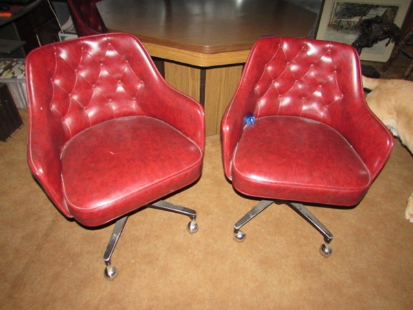 GAMING TABLE W/CHAIRS