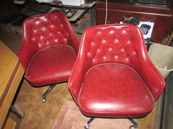 GAMING TABLE W/CHAIRS