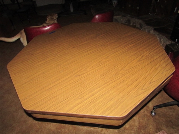 GAMING TABLE W/CHAIRS