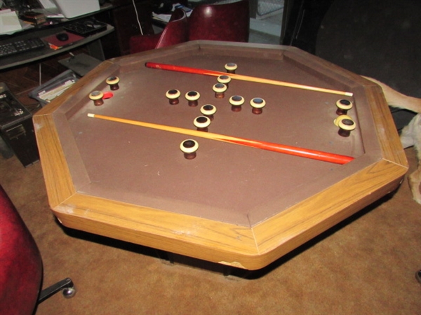 GAMING TABLE W/CHAIRS