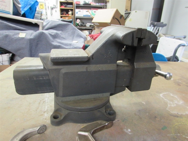 5.5 CRAFTSMAN BENCH VICE