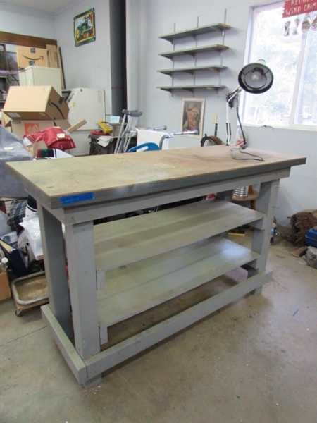 WOODEN WORKBENCH W/LIGHT