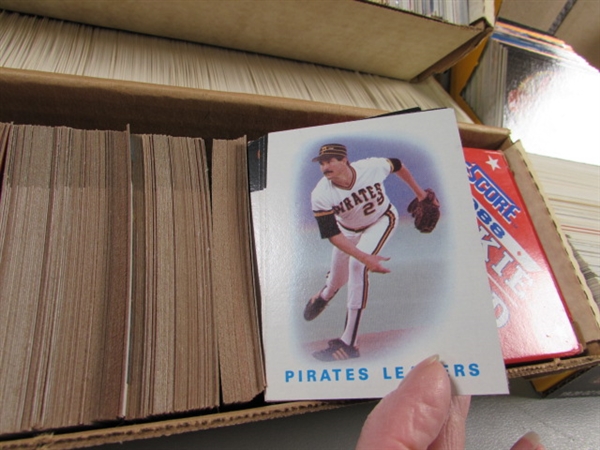 MIXED BASEBALL & BASKETBALL CARDS