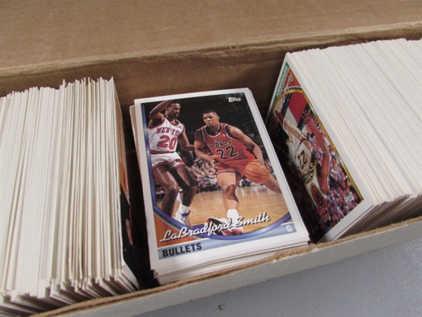 MIXED BASEBALL & BASKETBALL CARDS