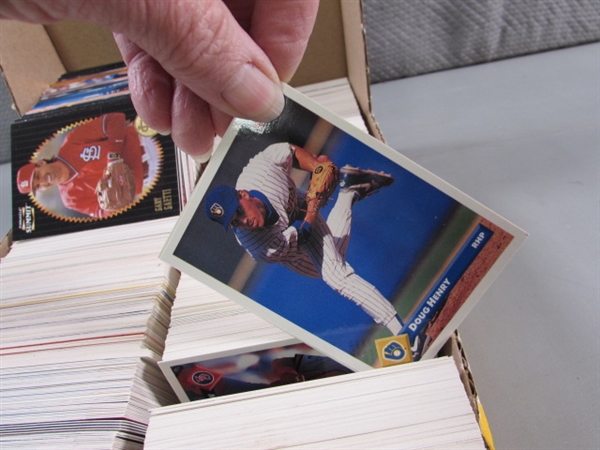 MIXED BASEBALL & BASKETBALL CARDS