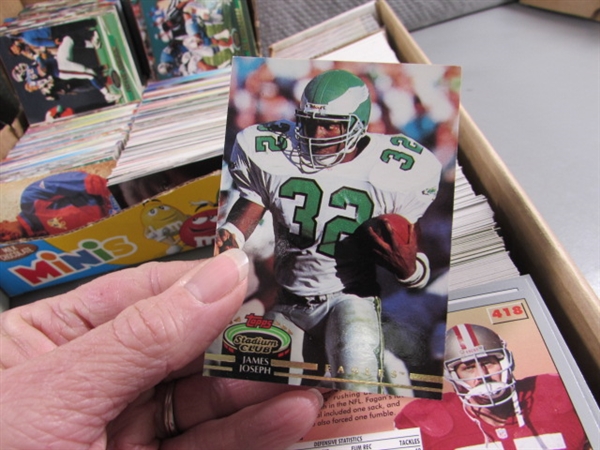 FOOTBALL TRADING CARDS