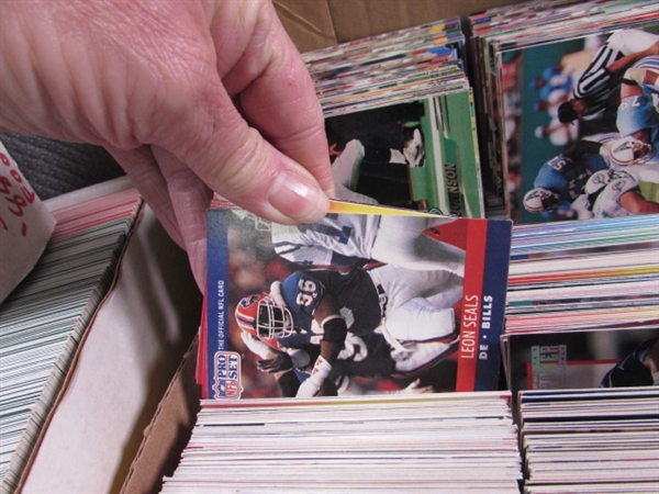 FOOTBALL TRADING CARDS