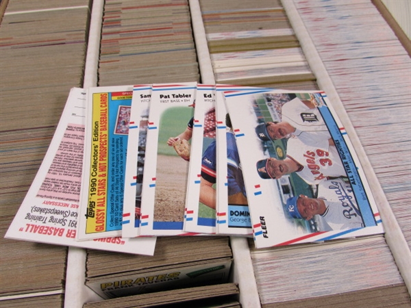 ASSORTED BASEBALL CARDS