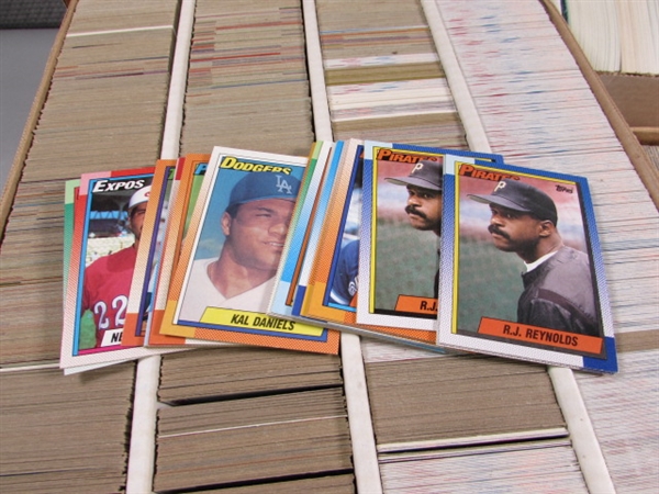 ASSORTED BASEBALL CARDS