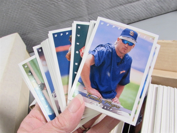 ASSORTED BASEBALL CARDS