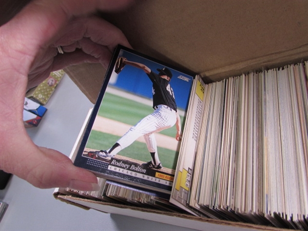 4 BOXES OF MIXED BASEBALL & FOOTBALL TRADING CARDS