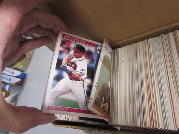 4 BOXES OF MIXED BASEBALL & FOOTBALL TRADING CARDS