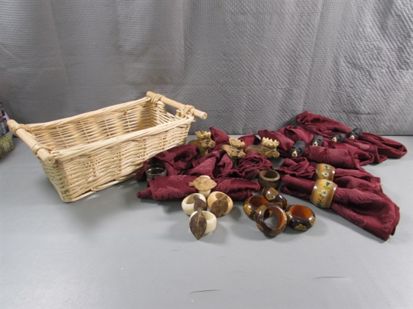 CARVED WOODEN NAPKIN RINGS, CLOTH NAPKINS & A BASKET