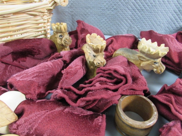 CARVED WOODEN NAPKIN RINGS, CLOTH NAPKINS & A BASKET