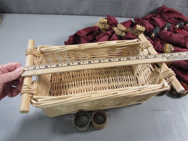 CARVED WOODEN NAPKIN RINGS, CLOTH NAPKINS & A BASKET