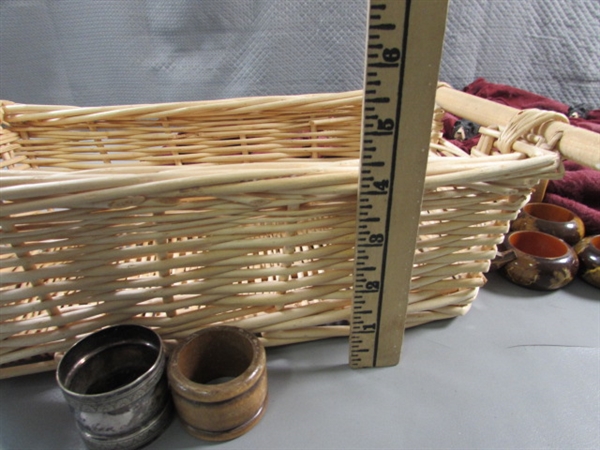 CARVED WOODEN NAPKIN RINGS, CLOTH NAPKINS & A BASKET