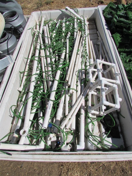 HYDROPONIC TRAY FULL OF IRRIGATION LINES