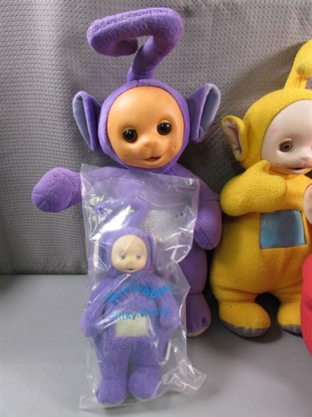 HUGE LOT OF TELETUBBIES DOLLS & A LUNCHBOX