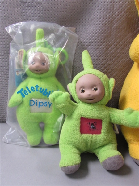 HUGE LOT OF TELETUBBIES DOLLS & A LUNCHBOX