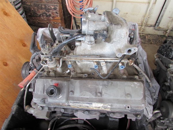 FORD 7.5 L GAS ENGINE