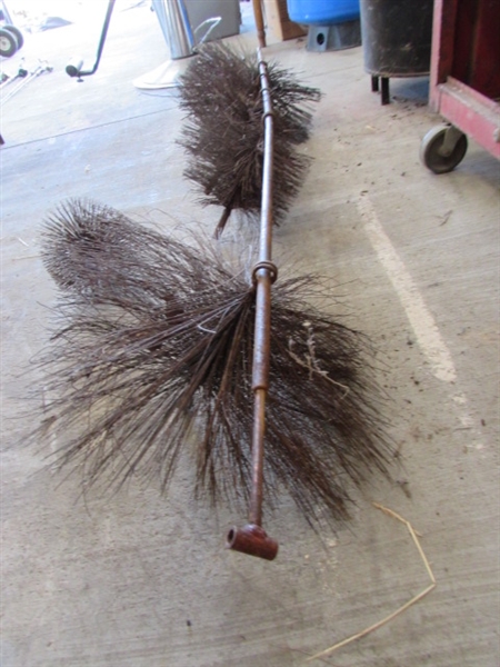 CHIMNEY BRUSHES & POLE