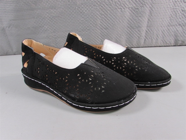 NEW LADIES SIZE 8 CASUAL SLIP ON SHOES