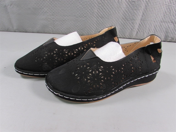 NEW LADIES SIZE 8 CASUAL SLIP ON SHOES