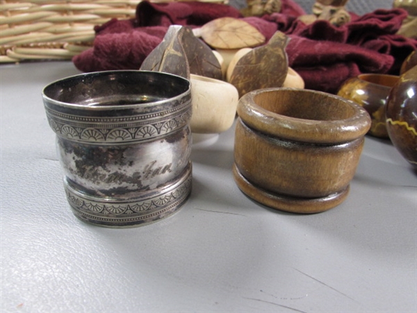 CARVED WOODEN NAPKIN RINGS, CLOTH NAPKINS & A BASKET