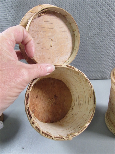 4 SMALL HANDCRAFTED TREE BARK VESSELS W/LIDS